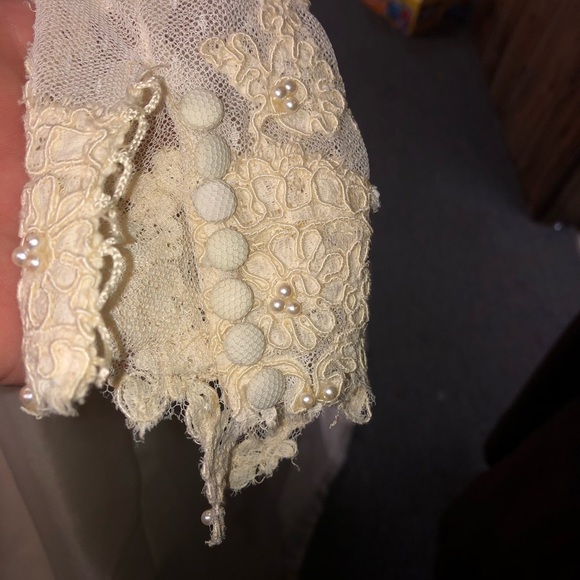 Ivory colored wedding dress - Picture 6 of 8